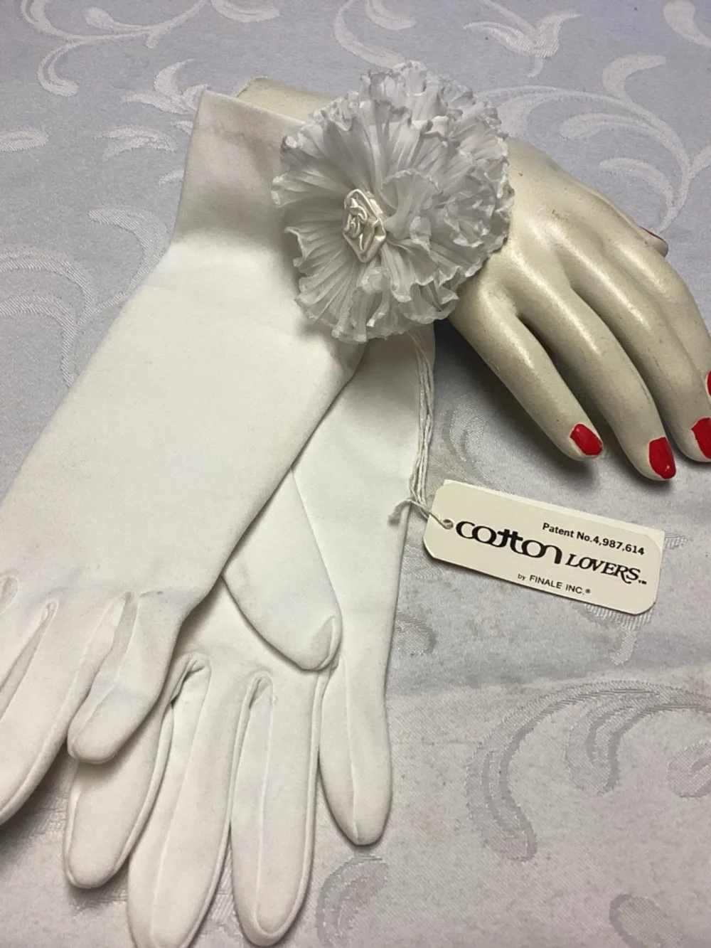 HUGE LOT LADIES VINTAGE GLOVES. MUST SEE RESALE GALORE 💙💙💙💙